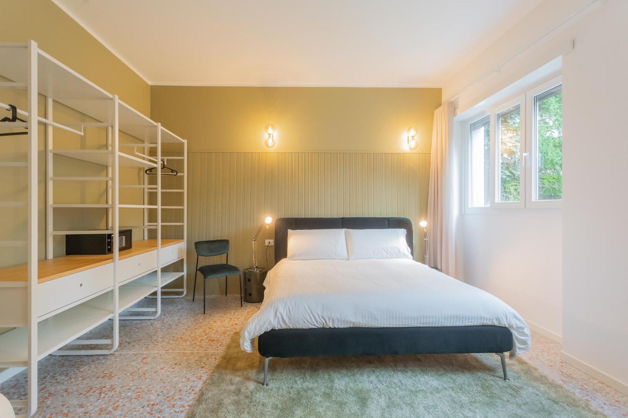 Marcello'S Como Lake Room photo
