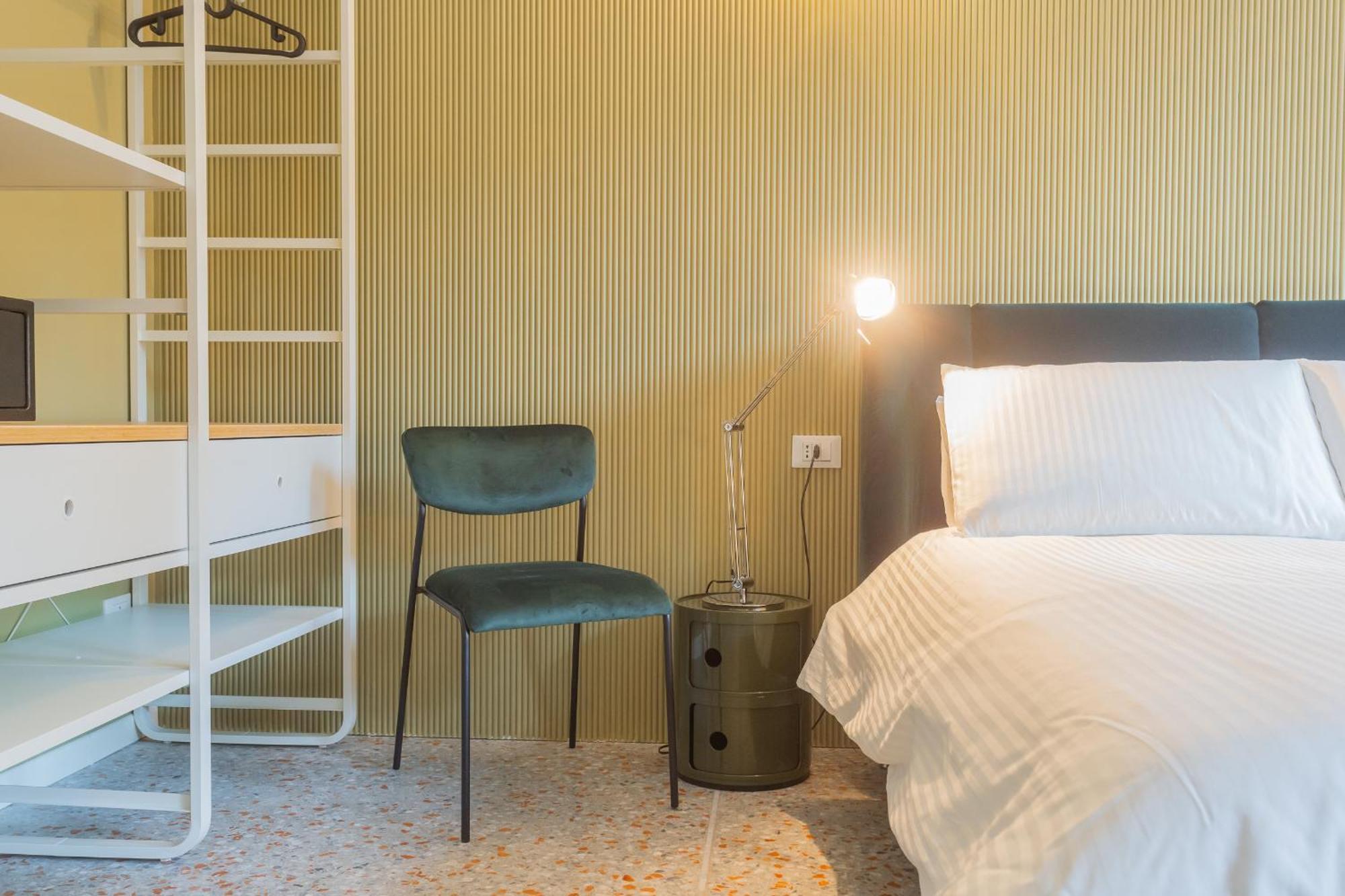 Marcello'S Como Lake Room photo